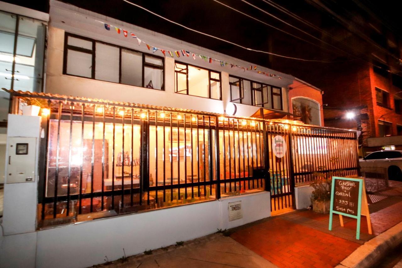 Urbana Hostel Bogota Bagian luar foto