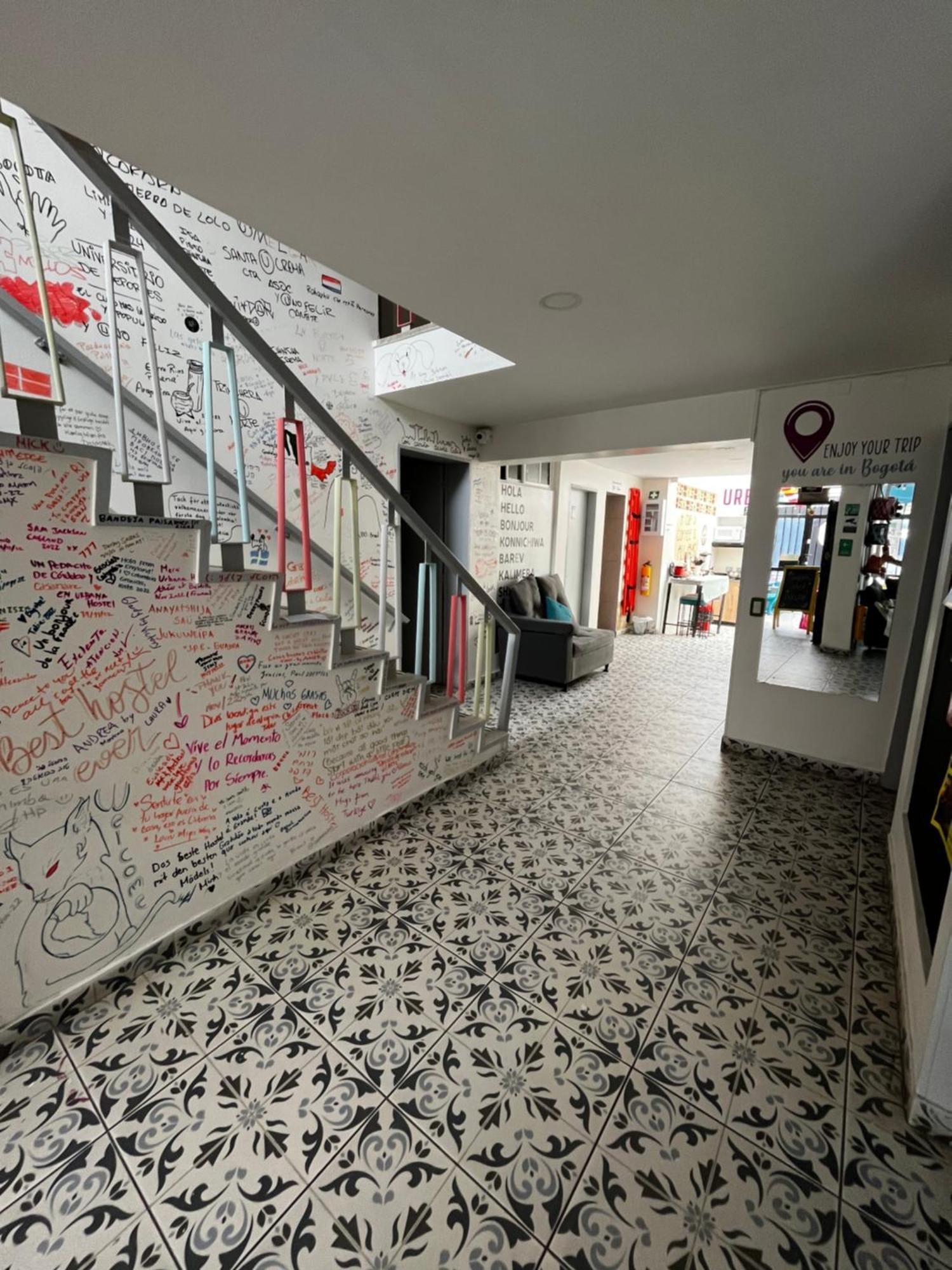 Urbana Hostel Bogota Bagian luar foto